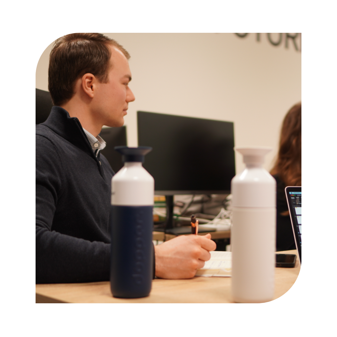 Chief Quality van Student Consultant Kenny Koelman op het hoofdkantoor in Tilburg